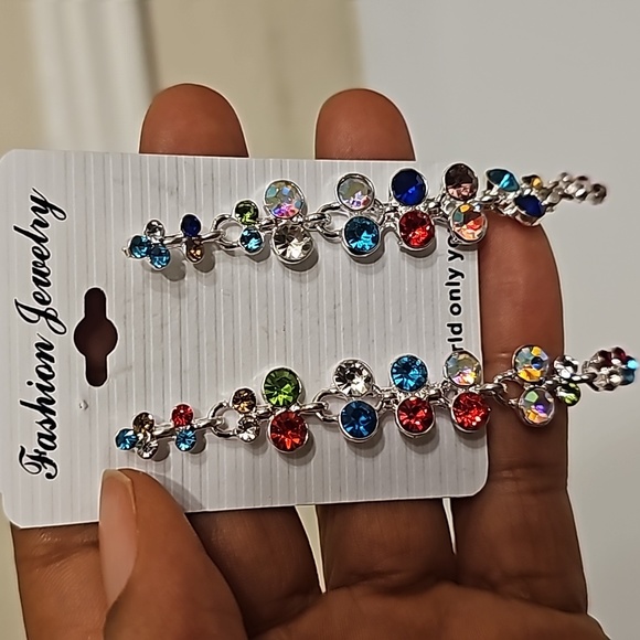 Silver Rhinestone drop earring. - Picture 3 of 3